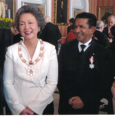 Sultan Jessa with Governor General Adrienne Clarkson in 2005 upon receiving Order of Canada