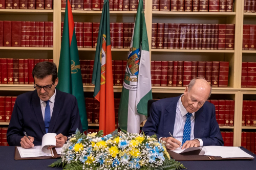 The Mayor of Porto, Rui Moreira, and Prince Amyn Aga Khan, younger brother of Mawlana Hazar Imam, His Highness the Aga Khan, sign an agreement of cooperation between the Municipality of Porto and the Aga Khan Foundation Portugal in Porto, June 6, 2023.