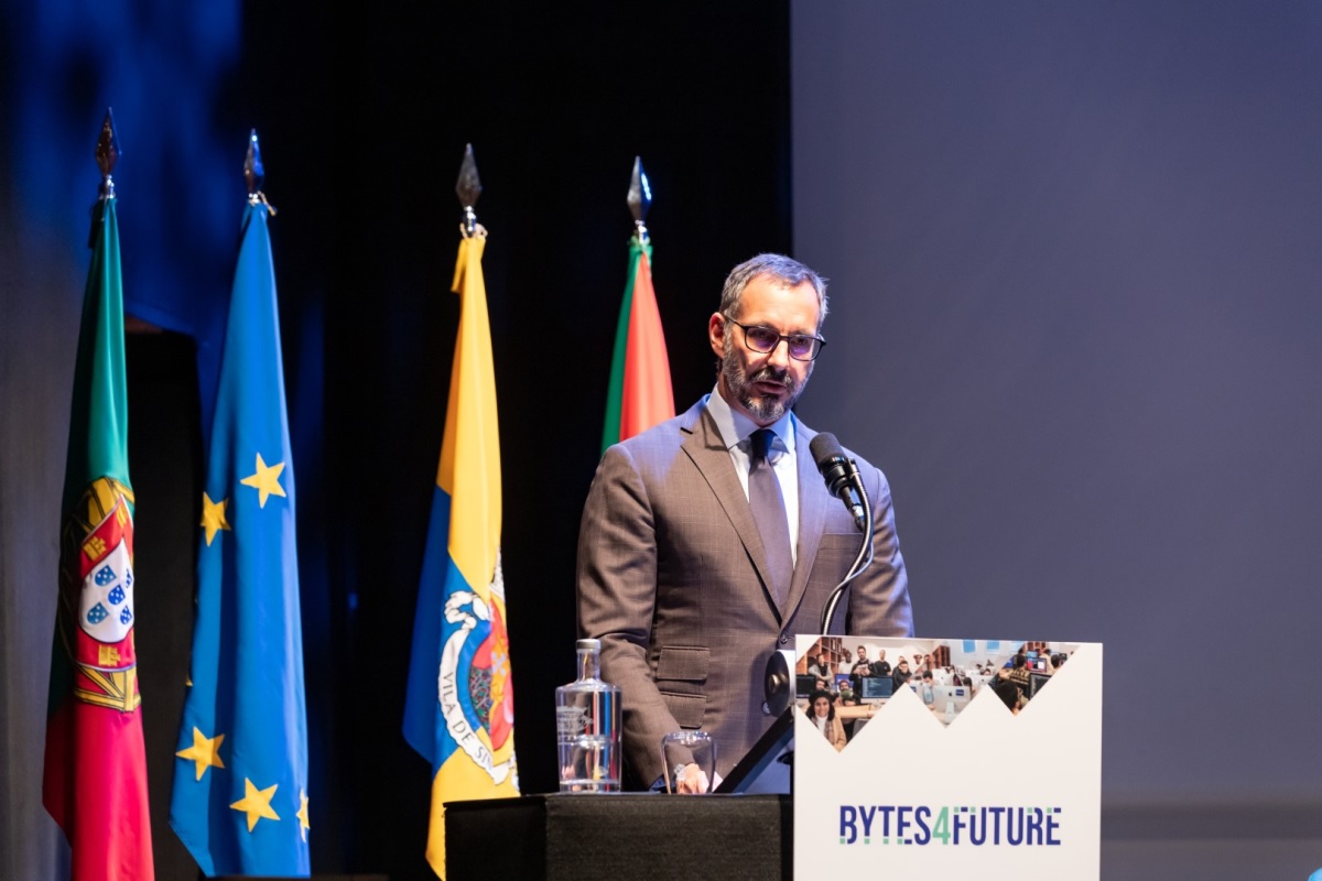 Prince Rahim Aga Khan addresses the audience at the Bytes4Future conference in Sintra Coty Portugal, Barakah