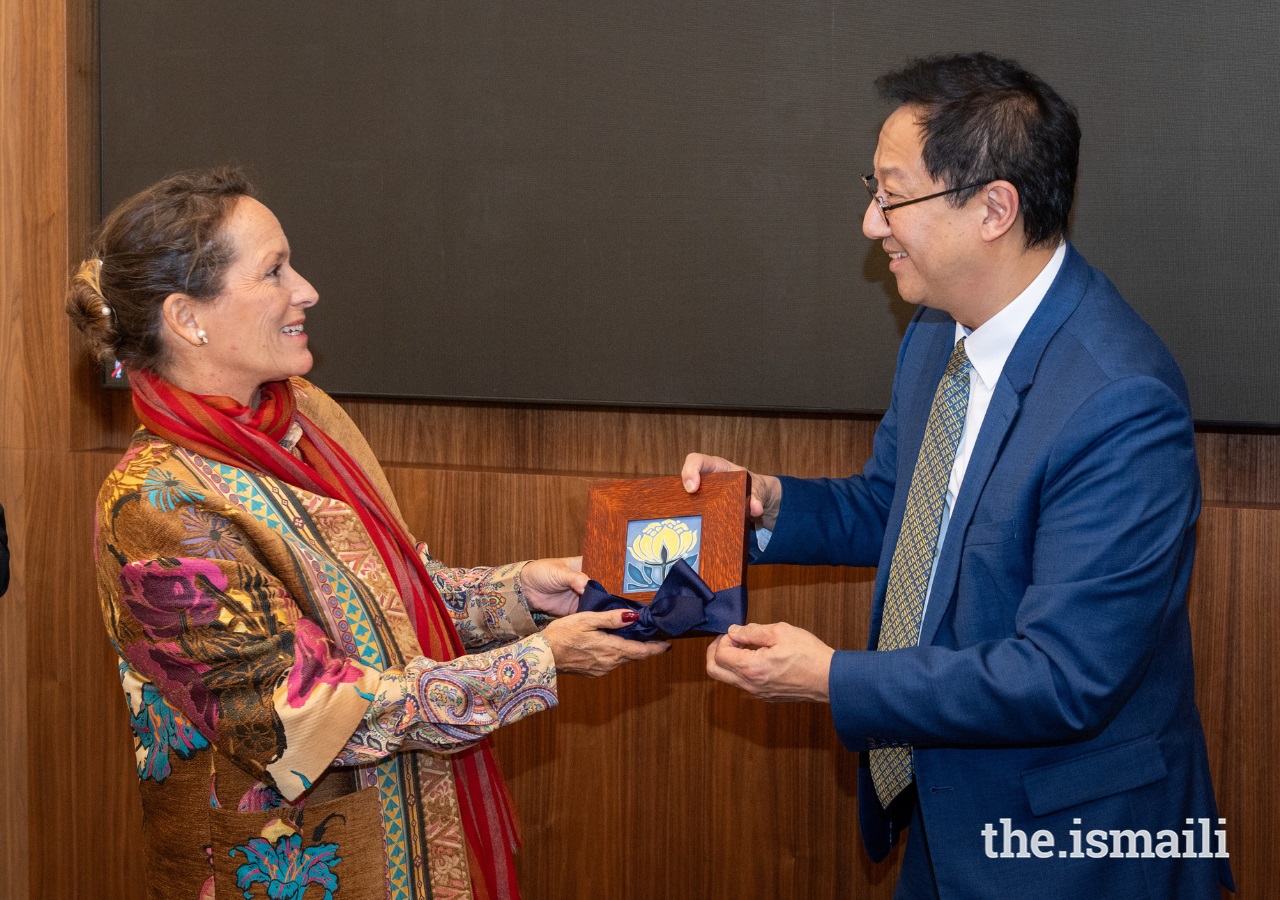 University of Michigan President Santa Ono presents Princess Zahra Aga Khan with a gift of a Motawi tile during her visit to the Ann Arbor campus on October 20, 2023: Photograph: University of Michigan.
