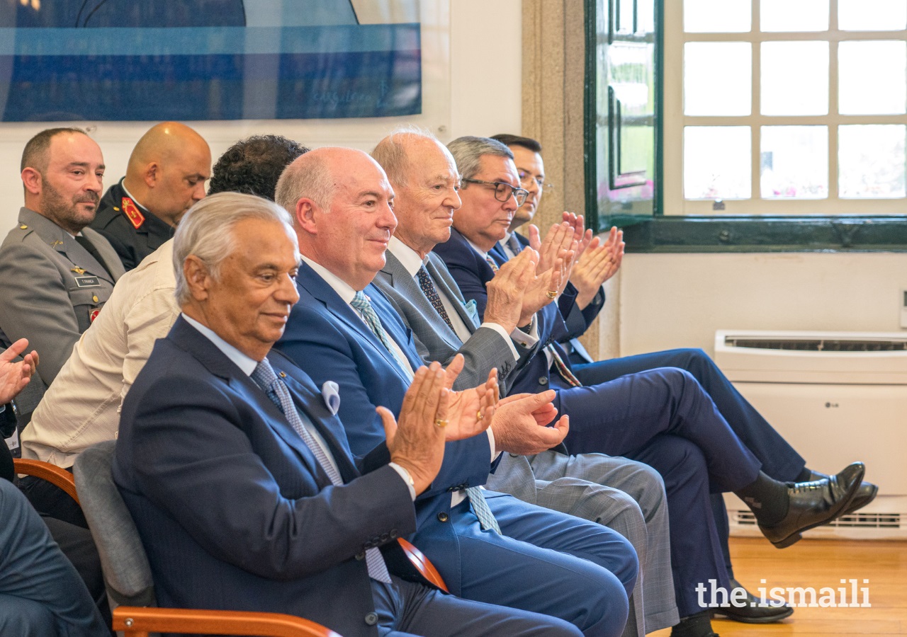 Nazim Ahmed, the Mayor of Lisbon, Prince Amyn Aga Khan and other guests at the ceremony applaud a musical performance by the city’s symphony orchestra